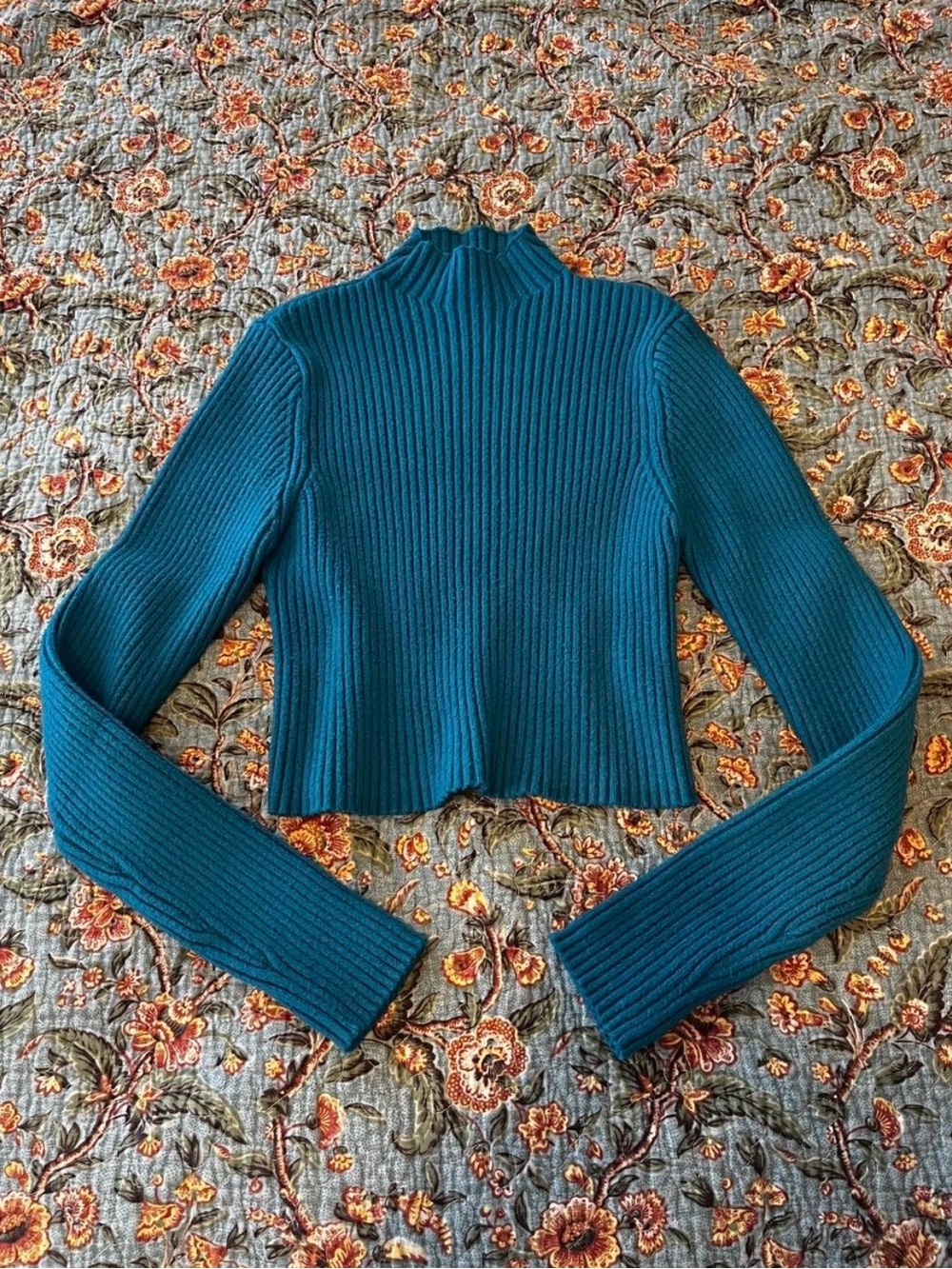 Zara Blue Long Sleeve Cropped
Turtleneck Top Sweater
Size M
